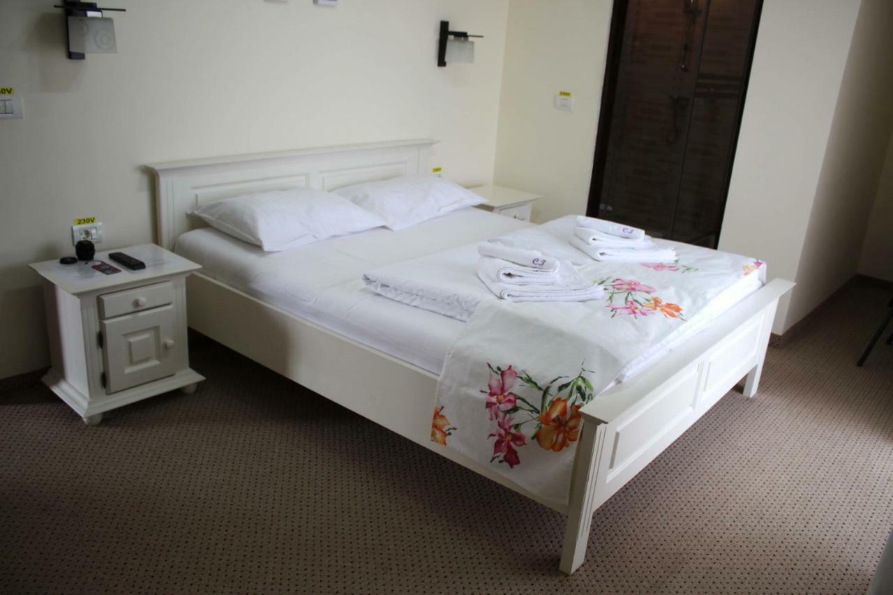Pensiunea Casa Iorgovanul Urseni Mosnita Noua Extérieur photo